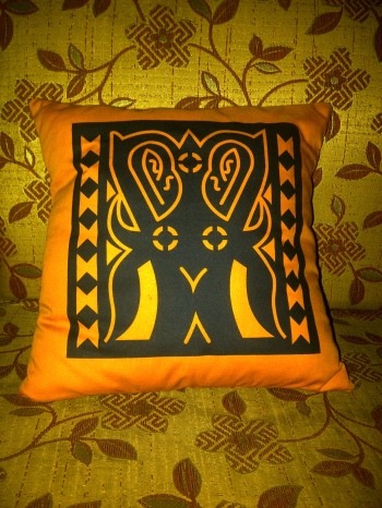 Pa'tedong Pillow – Bantal Sofa Motif Ukiran Toraja